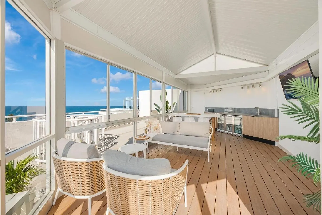Mandolin Beachfront Resort Alexandra Headland Aparthotel