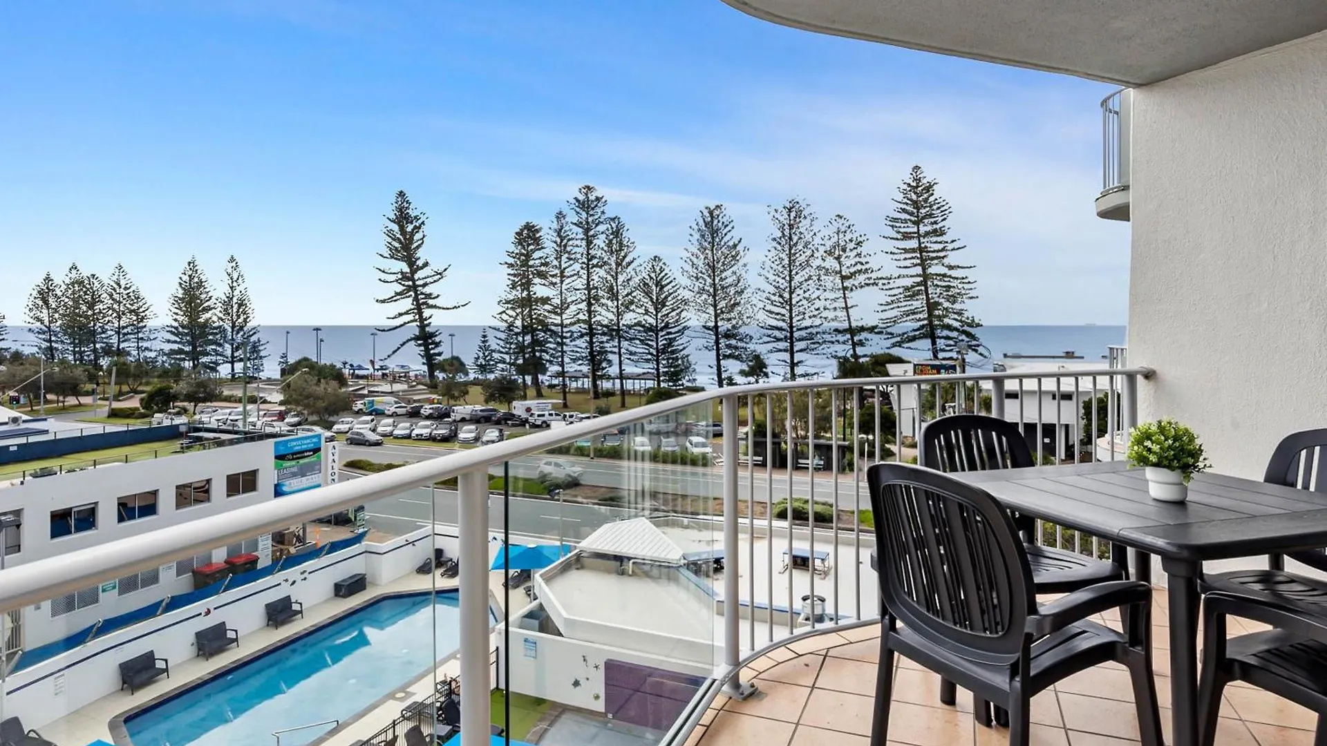 Aparthotel Mandolin Beachfront Resort Alexandra Headland