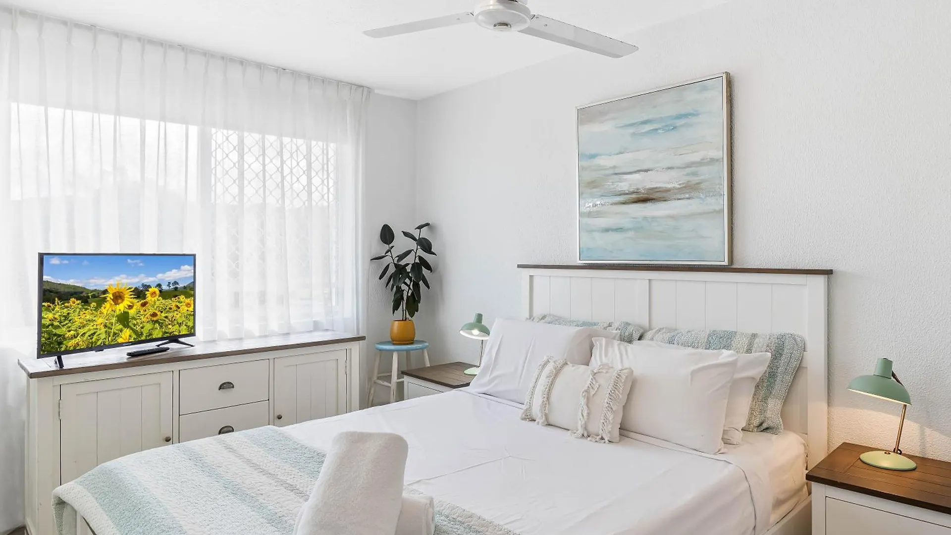 Aparthotel Mandolin Beachfront Resort Alexandra Headland