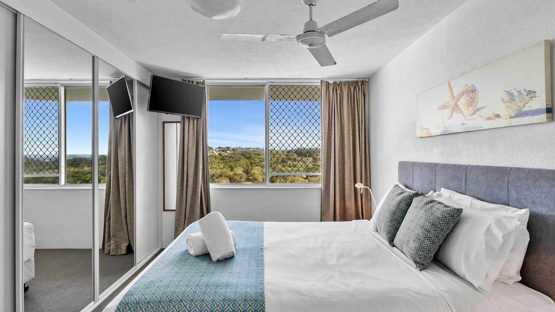 Aparthotel Mandolin Beachfront Resort Alexandra Headland