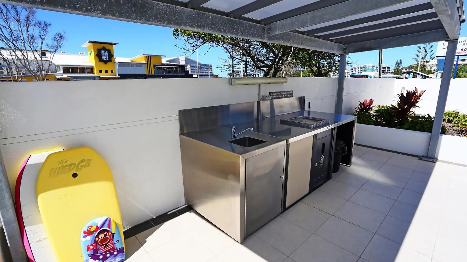 Aparthotel Mandolin Beachfront Resort Alexandra Headland
