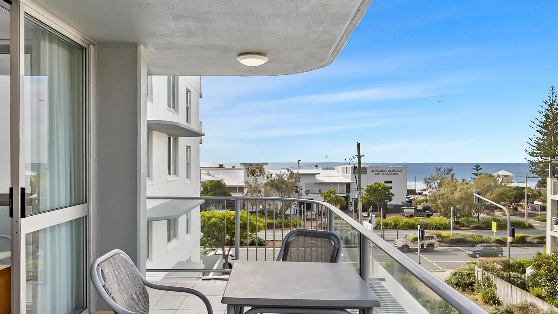 Aparthotel Mandolin Beachfront Resort Alexandra Headland