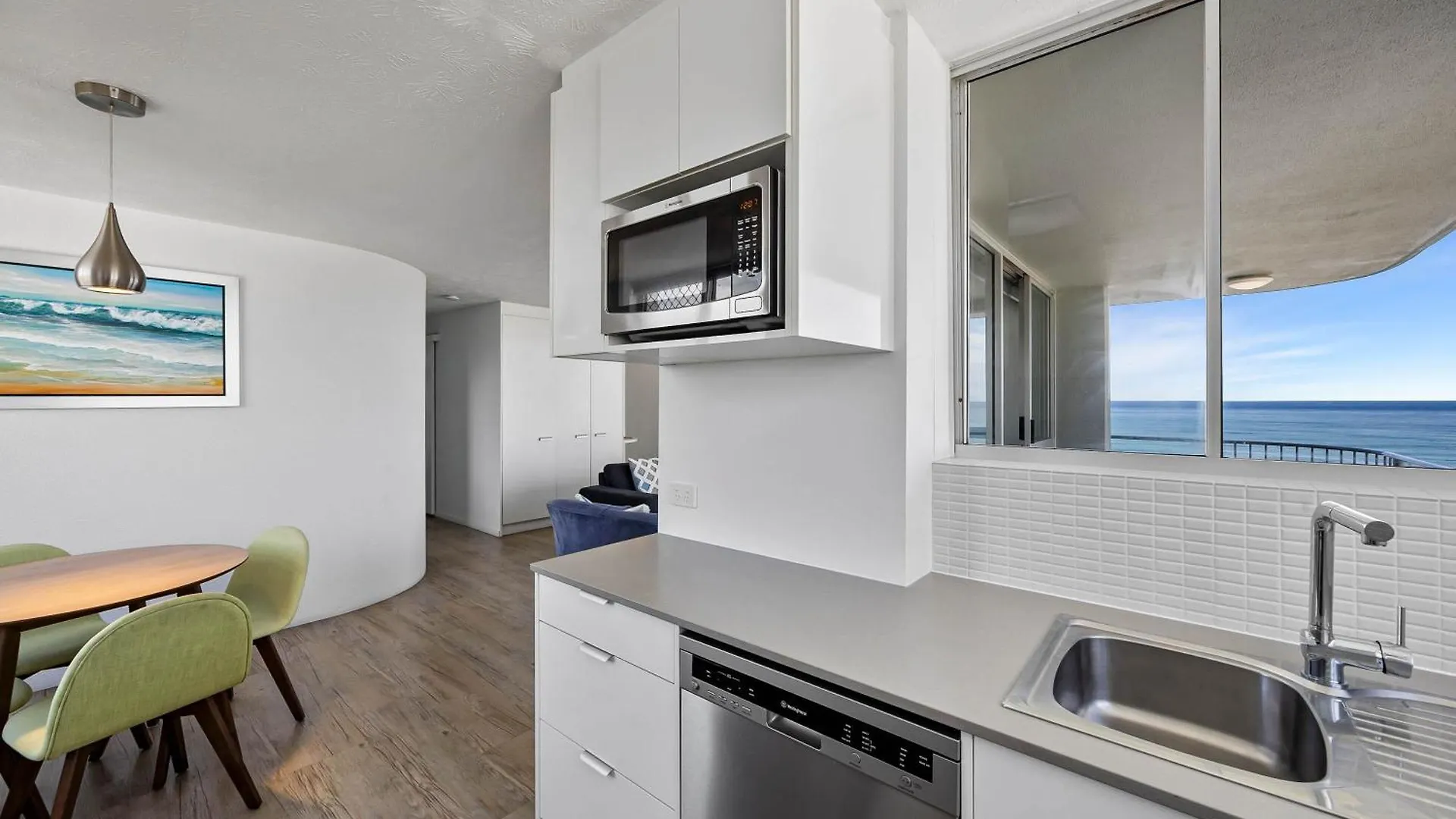 Aparthotel Mandolin Beachfront Resort Alexandra Headland